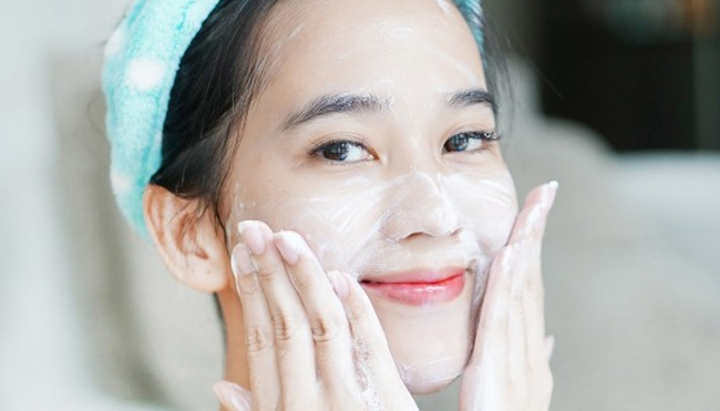 Rekomendasi Face Wash yang Cocok untuk Kulit Kering